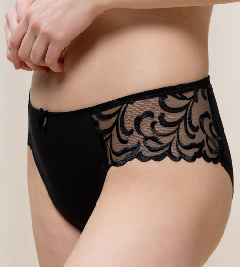 Triumph Modern Finesse Tai