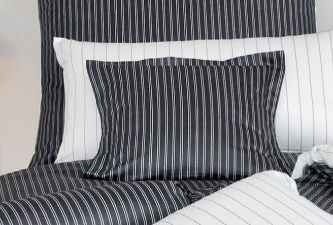 Janine Mako-Satin modernclassic schwarz Nadelstreifen