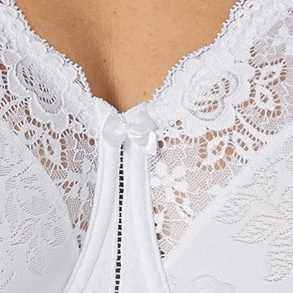 Triumph Stellina  Damen Miederwaren BH kurz Mittelträger mit Bügel weiß